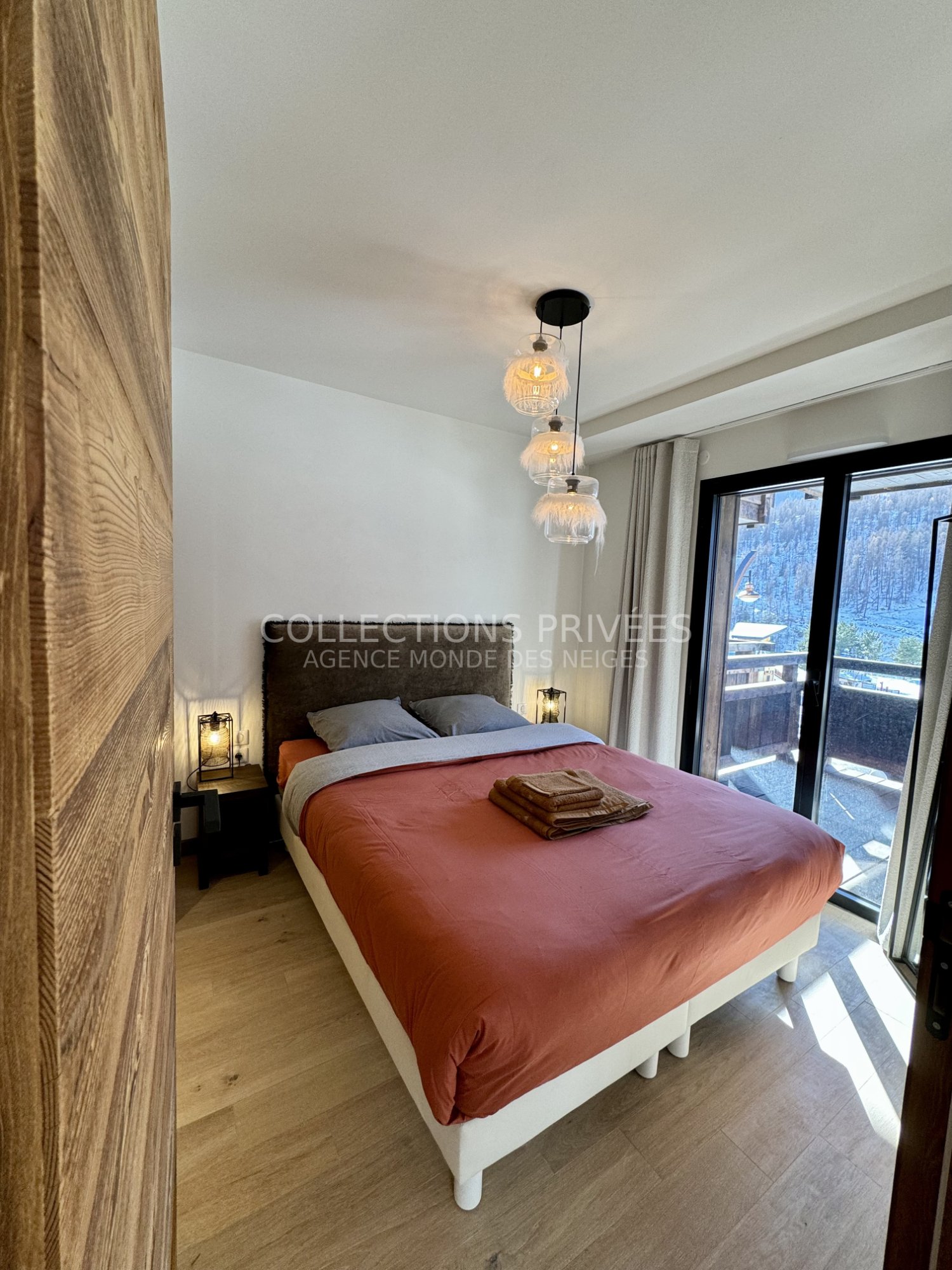 Chambre principale appartement front de neige Auron