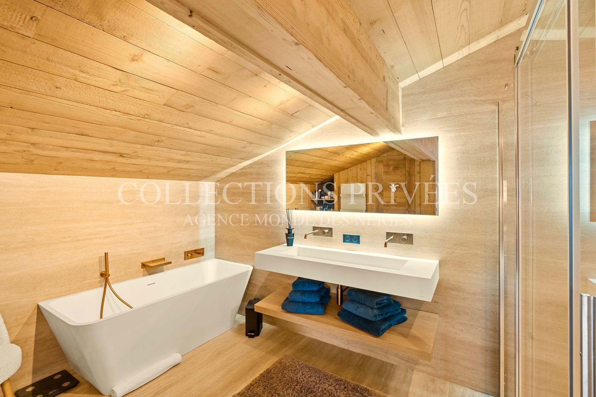 Salle de bain suite chalet Auron baignoire îlot double vasque