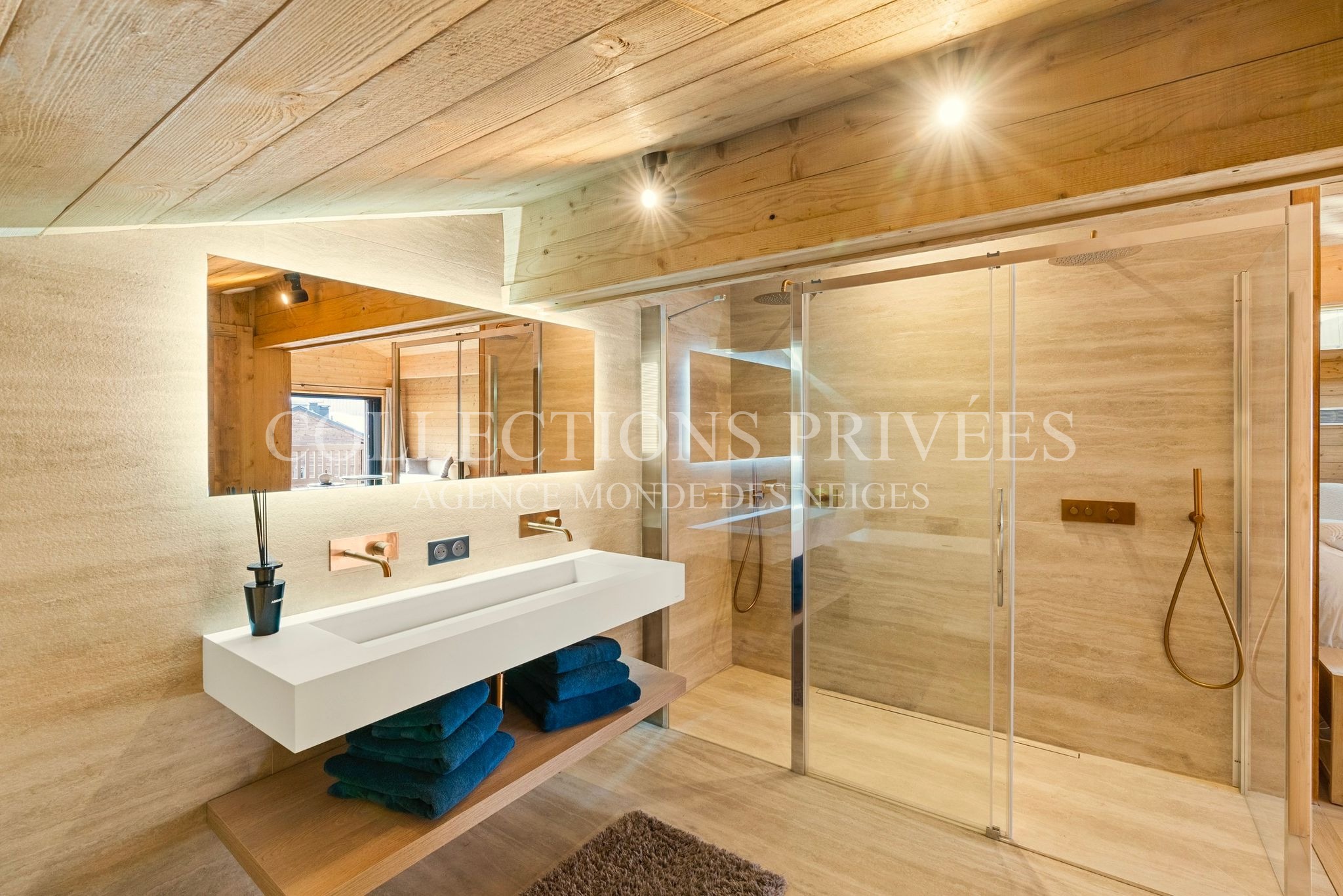Salle de bain luxe chalet Auron douche italienne robinetterie dorée