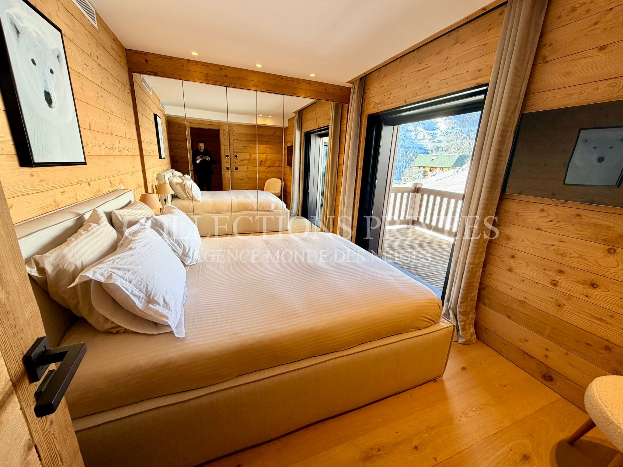 Chambre design chalet Auron dressing miroir balcon vue pistes