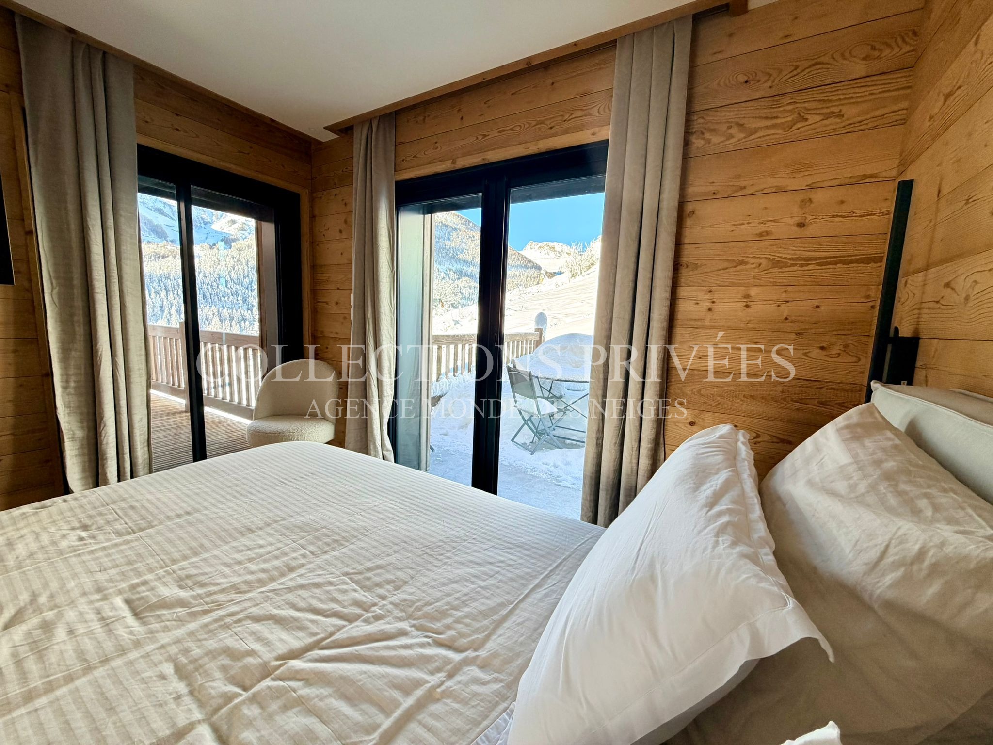 Chambre avec balcon chalet Auron vue panoramique montagnes