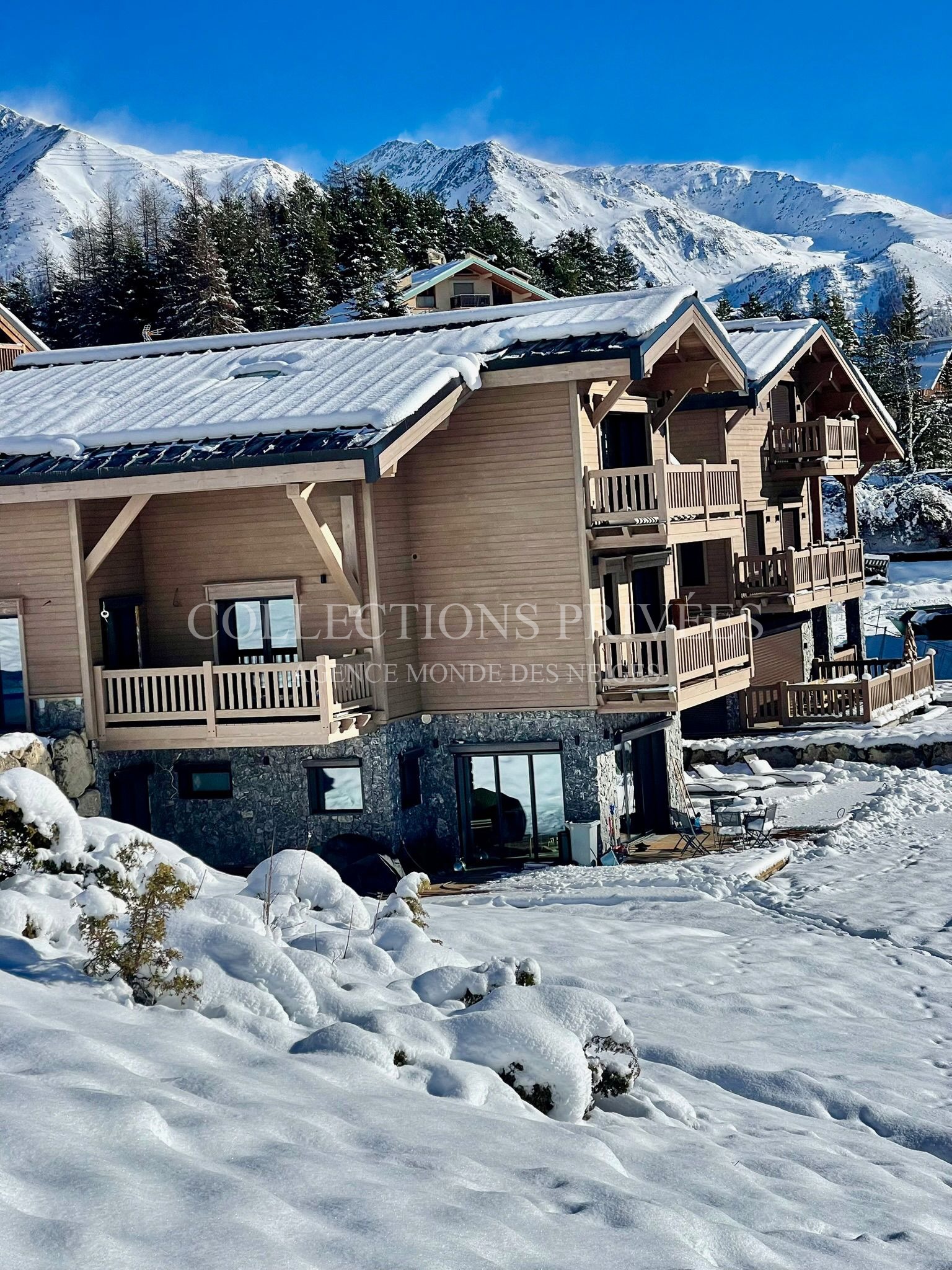 Chalet prestige 6 chambres Auron vue extérieure neige montagnes