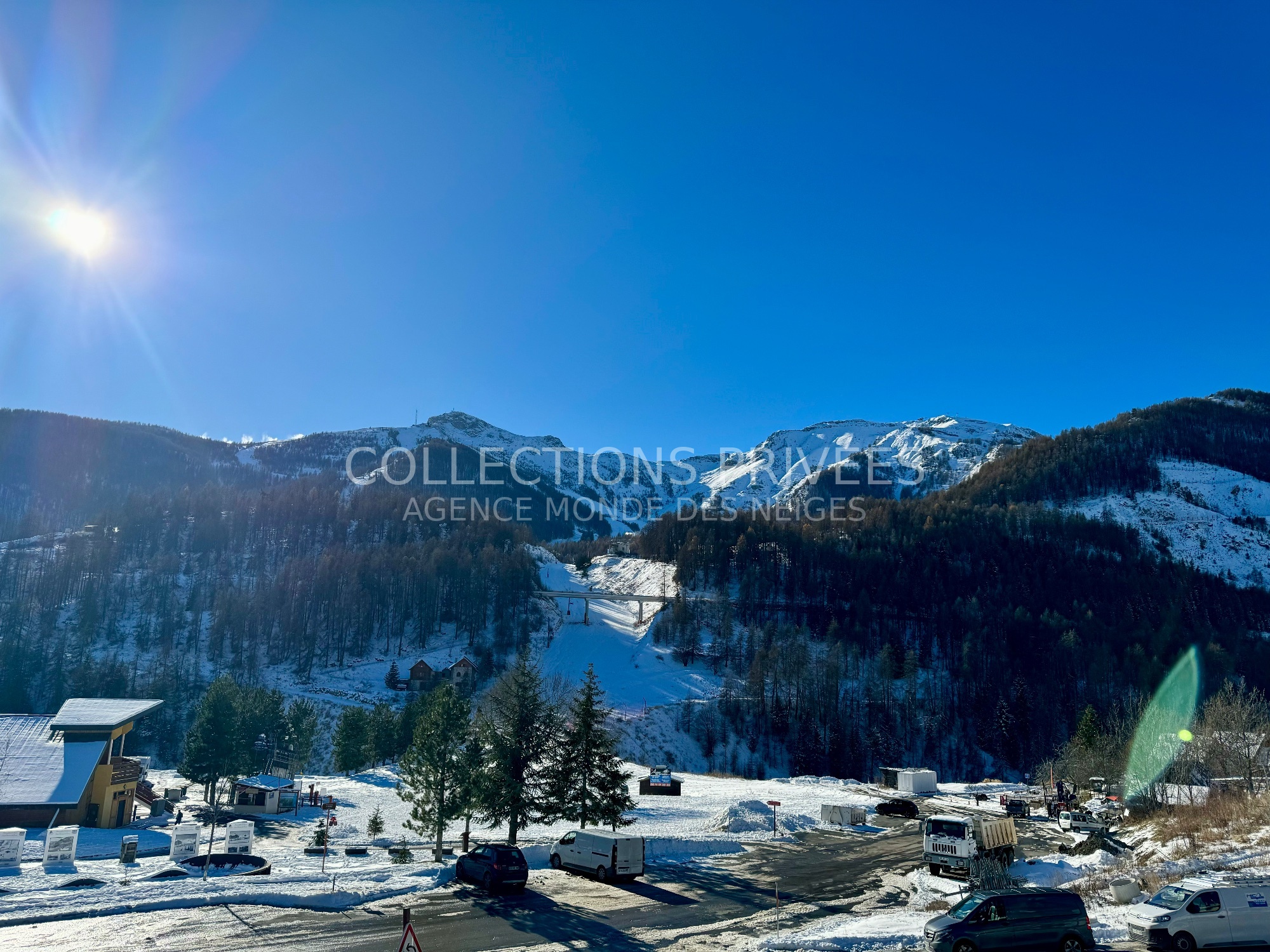Studio à vendre ski aux pieds Auron vue panoramique pistes Monde des Neiges